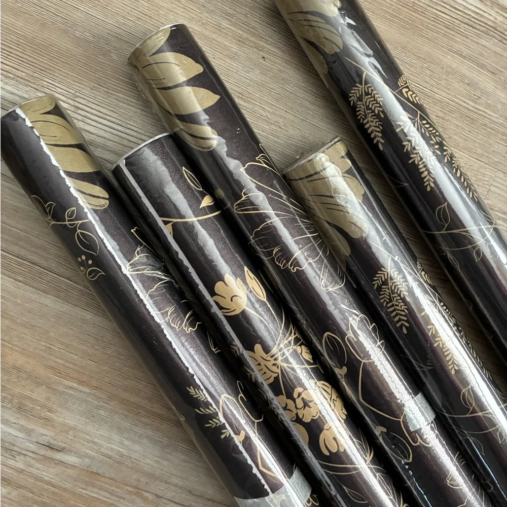 Vintage floral black & gold wallpaper